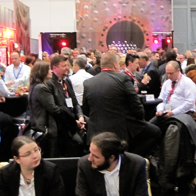 Guests during an exhibitor evening at a trade fair